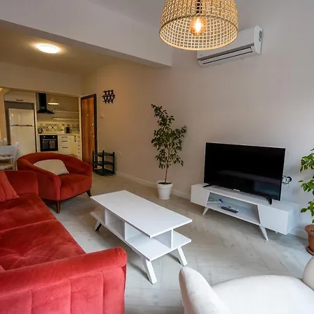 Stylish Apartment With Balcony And Central Location In Muratpasa, Antalya
